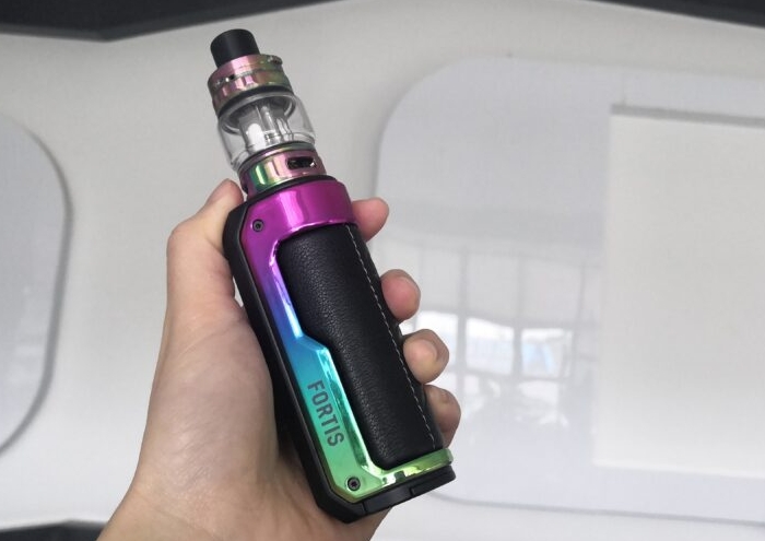 Smok Fortis Kit Vape - 7-värinen: Tyylikäs ja tehokas valinta modernille vapaajalle